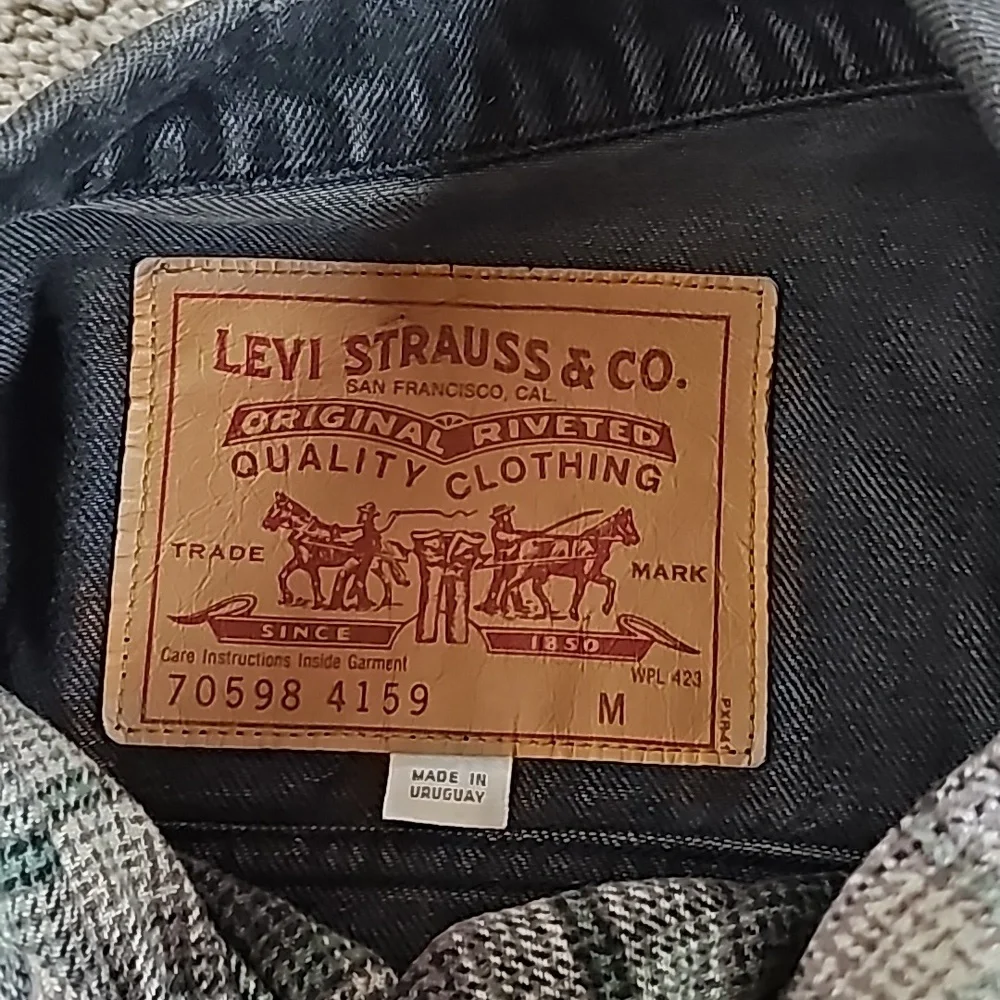 Levis trucker jacket circa 1989, Size medium. With Bullhead size medium insulat. - Picture 6 of 14